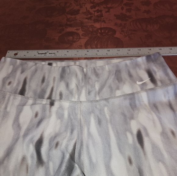Nike Dri Fit Capri's Large - Picture 2 of 8